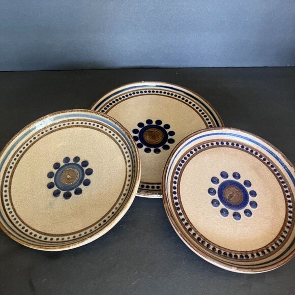 Set Of 3 Vintage Mexican Acambaro Handmade Stoneware Plates 7.5 and 8.75 inches - Picture 1 of 5